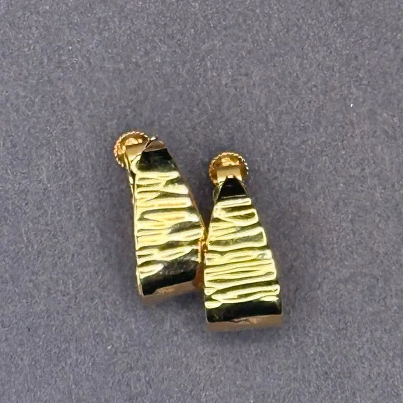 Vintage Napier Gold Textured Minimalist Earrings | Sculptural 90s - Picture 4 of 8